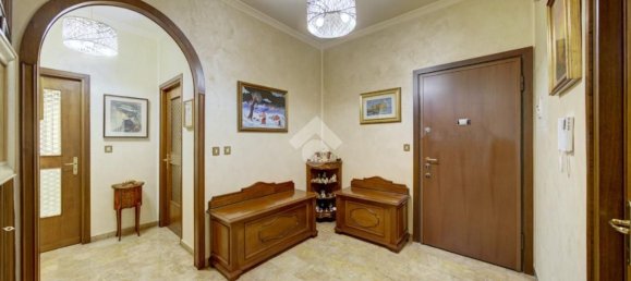 5 bedrooms Apartment in Turin, Italy No. 338005 2
