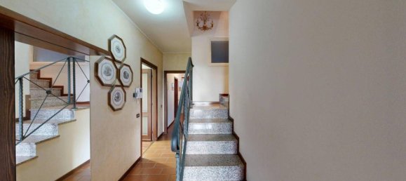 4 rooms Villa in Varese, Italy No. 34257 34