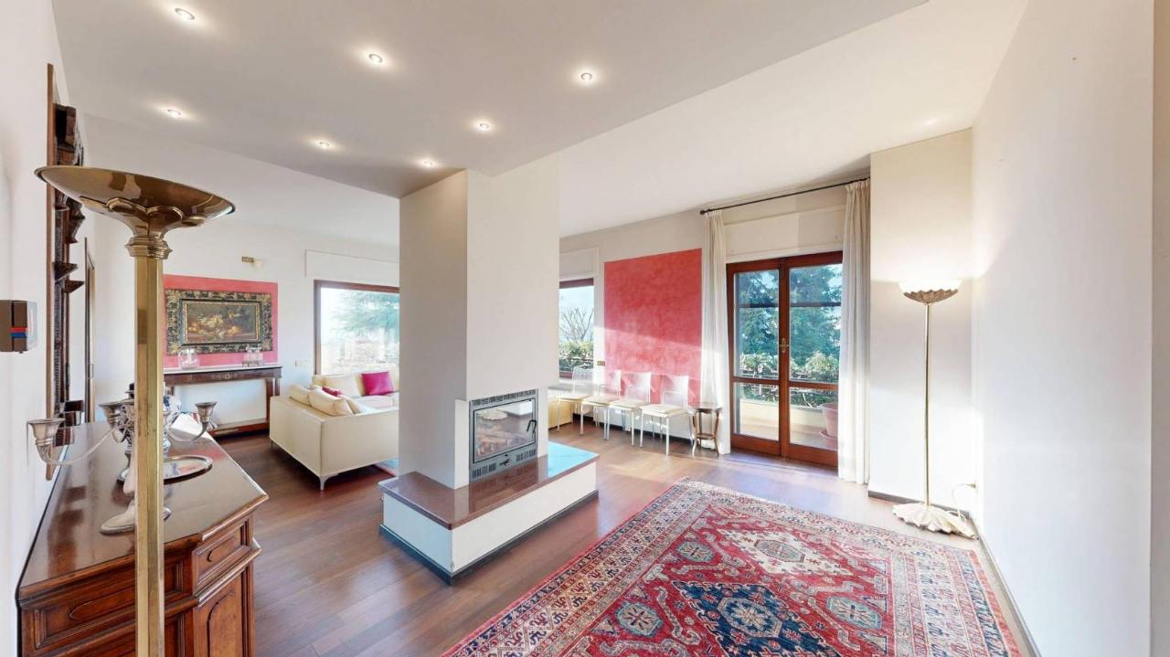 4 rooms Villa in Varese, Italy No. 34257