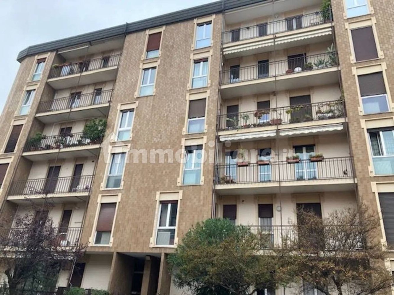 81m² Office in Monza, Italy No. 67933