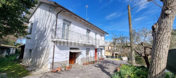 3 bedrooms Villa in Gradara, Italy No. 13582 6