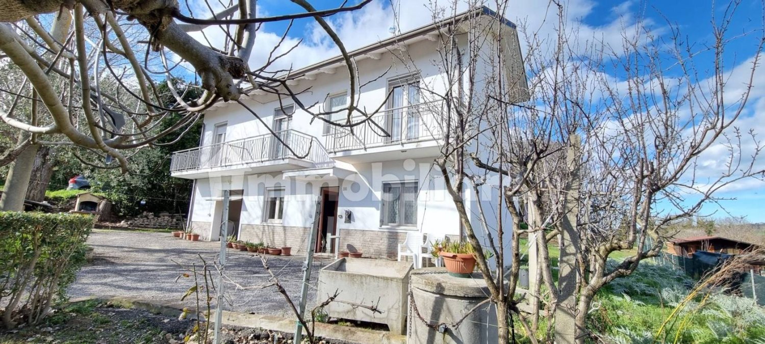 3 bedrooms Villa in Gradara, Italy No. 13582