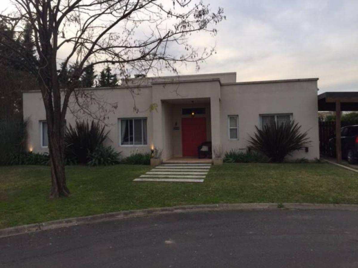 Дом с 3 спальнями в Пилар, Аргентина № 92695