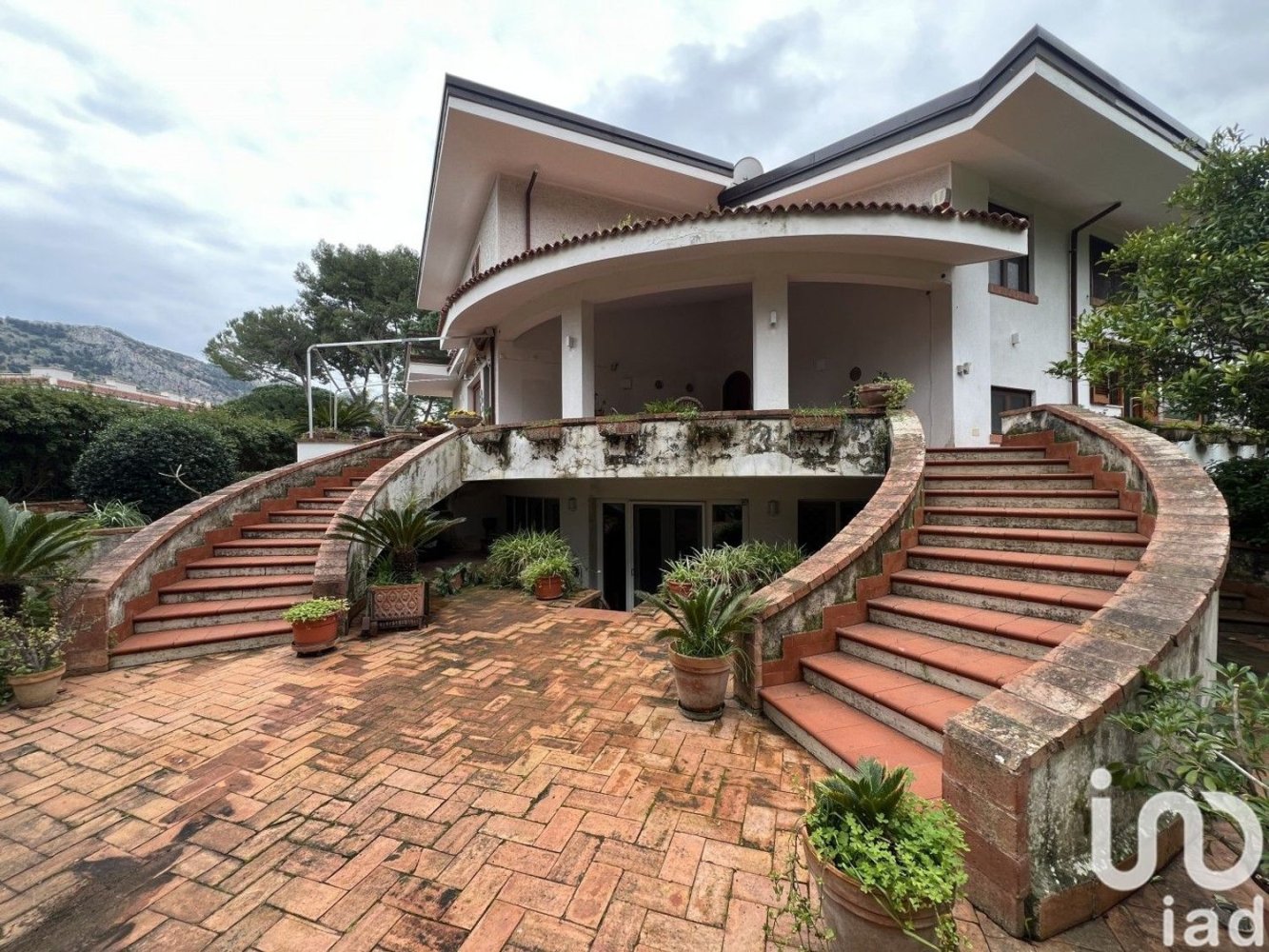 Villa de 9 habitaciónes en Palermo, Italy No. 22595