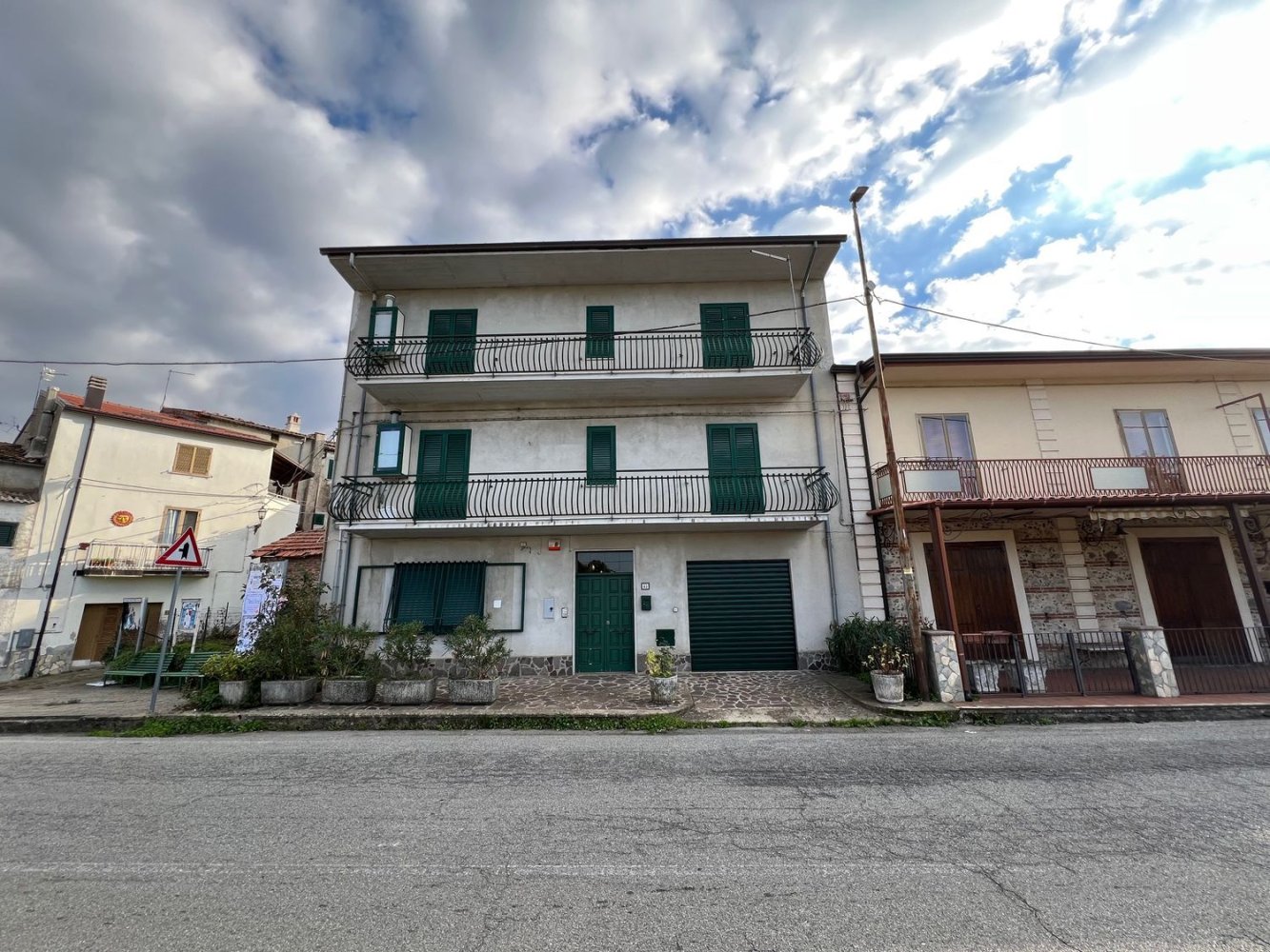 6 rooms House in Casali del Manco, Italy No. 183873