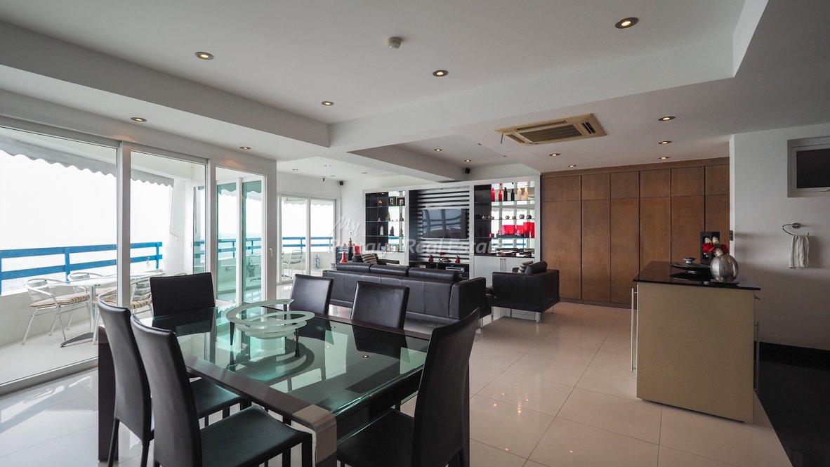 3 bedrooms Condo in Pattaya, Thailand No. 8417
