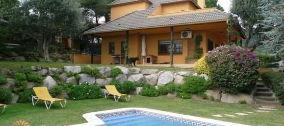 4 bedrooms Villa in Cabrils, Spain No. 70 3