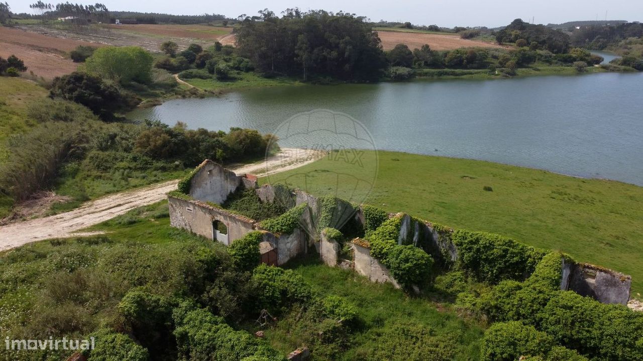 Дом с 9 спальнями в Atouguia da Baleia, Португалия № 17926