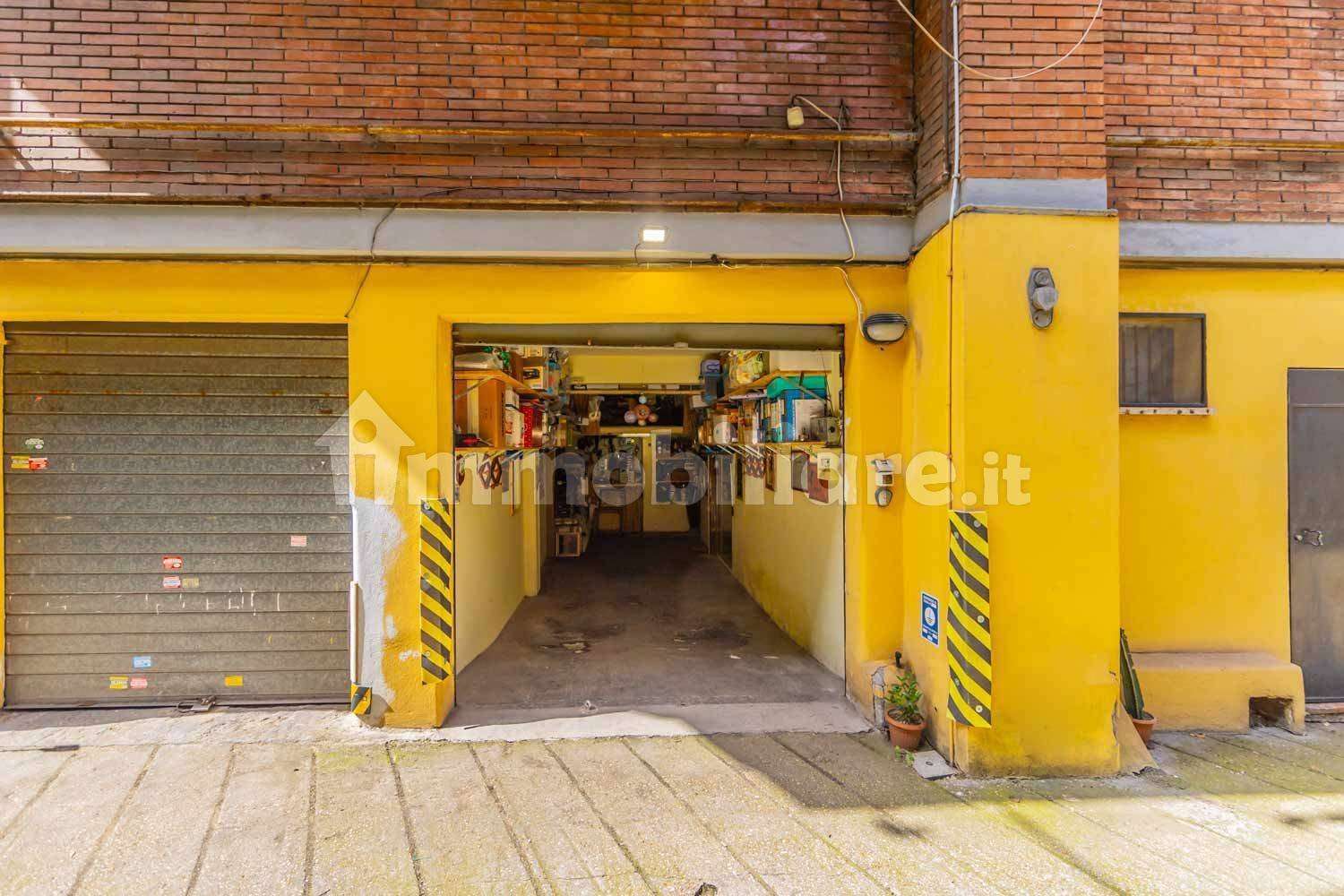 Garage à Rome, Italy 21m² No. 299626