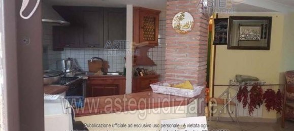 4 rooms Apartment in Rome, Italy No. 205756 2