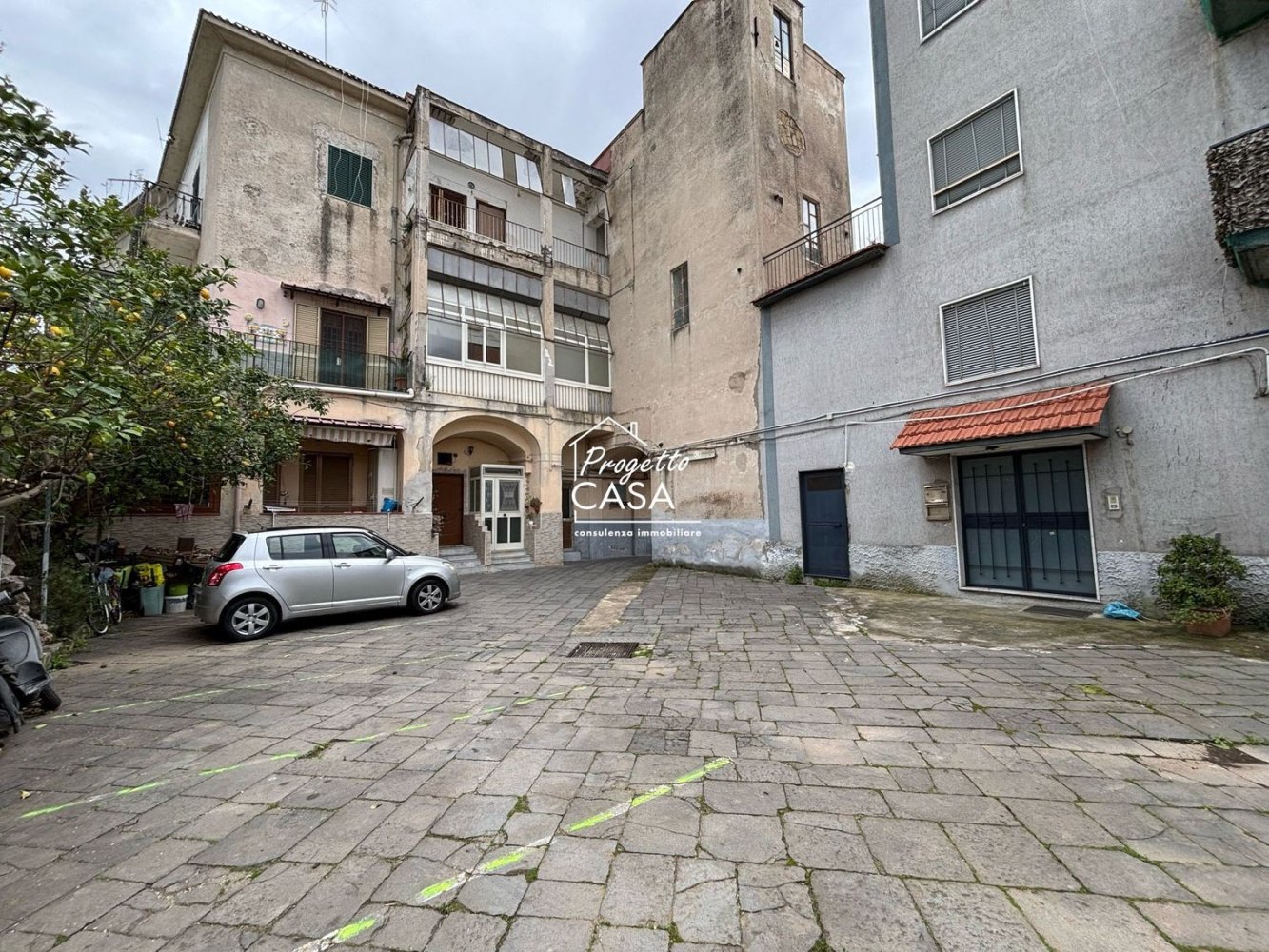 4 rooms Apartment in Naples, Italy No. 10503