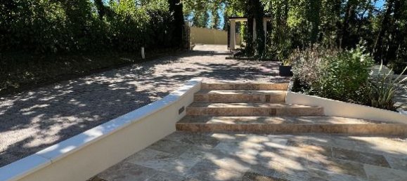 4 bedrooms House in Chateauneuf-du-Rhone, France No. 317130 3