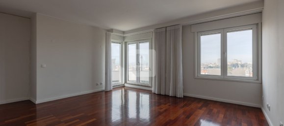 Apartamento de 4 dormitorios en Matosinhos, Portugal No. 99414 8