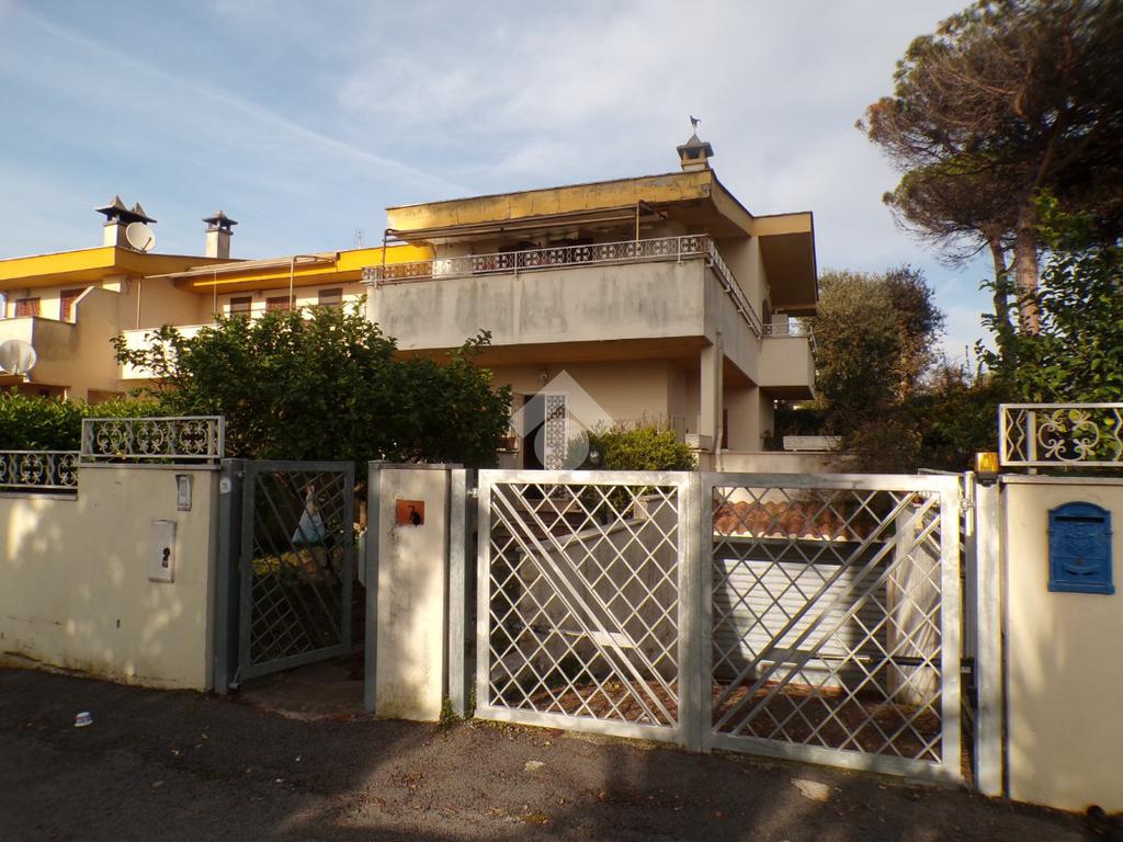 Вилла с 3 спальнями в Анцио, Италия № 190500