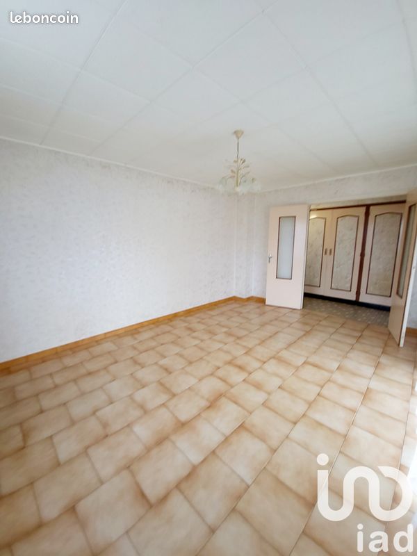 Casa de 6 divisões em Mettray, France N.º 52206