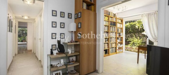 4 bedrooms Apartment in Rome, Italy No. 371807 12