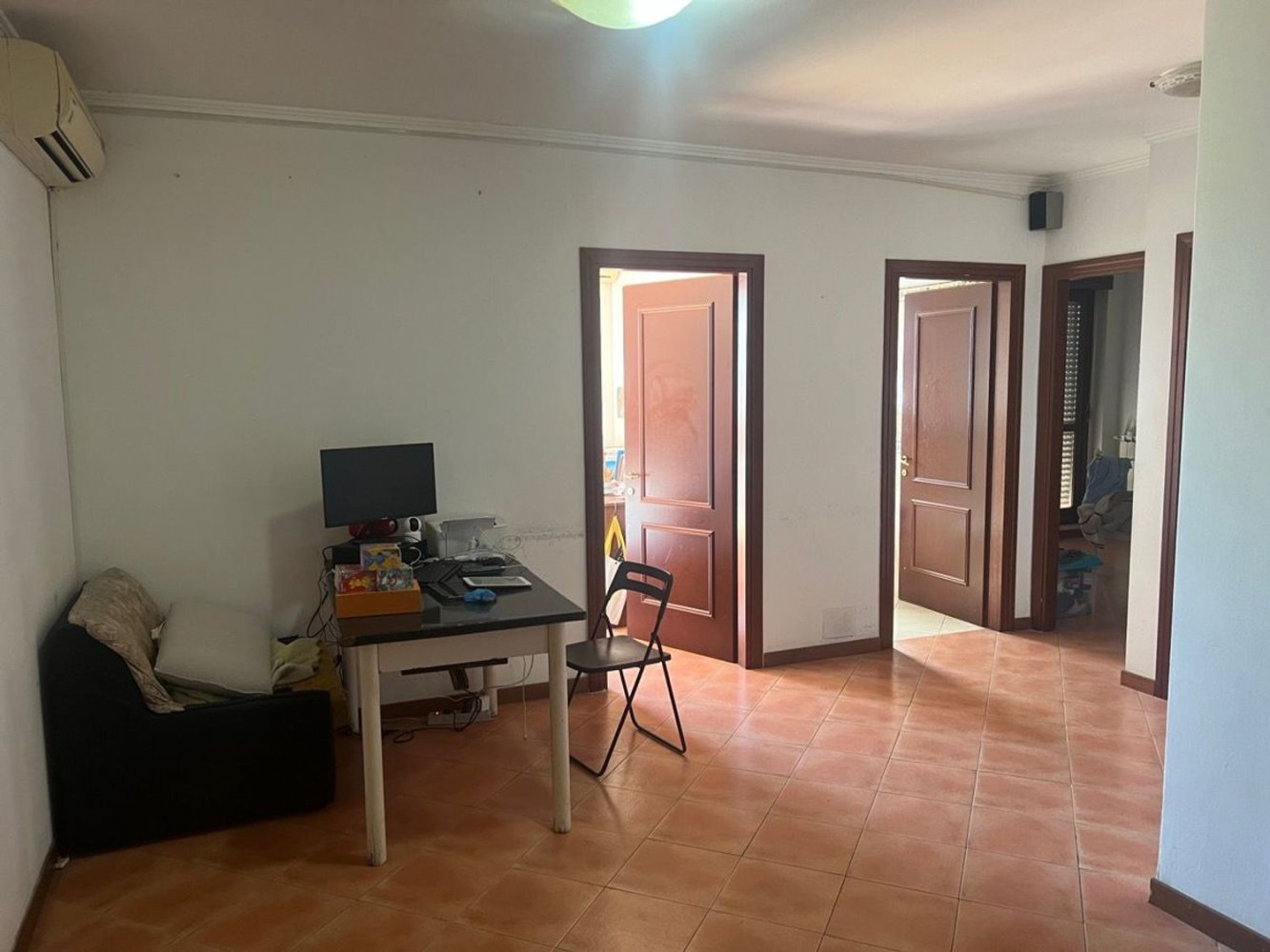 3 rooms Apartment in Rome, Italy No. 93935
