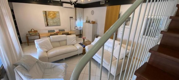 4-salle Penthouse à Viareggio, Italy No. 267646 9