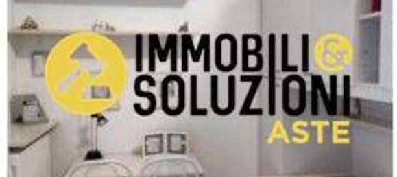 5 rooms House in Gorla Maggiore, Italy No. 98434 24