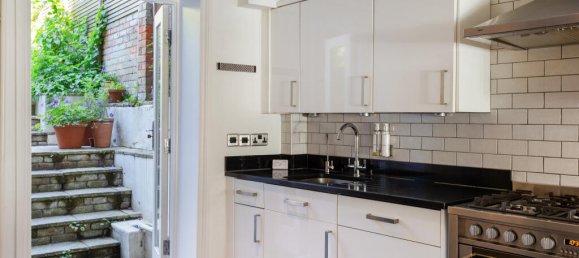 4 bedrooms House in London, United Kingdom No. 14155 9