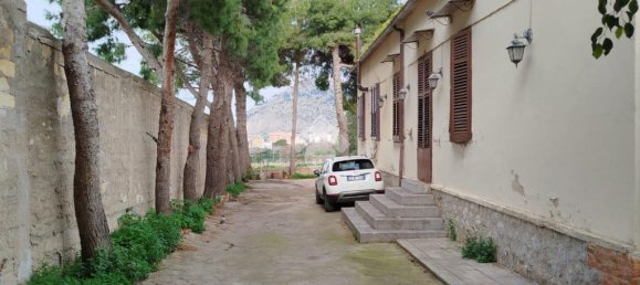 Дом с 11 спальнями в Палермо, Италия № 168238 25