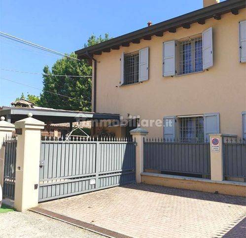 3 bedrooms House in Modena, Italy No. 394463