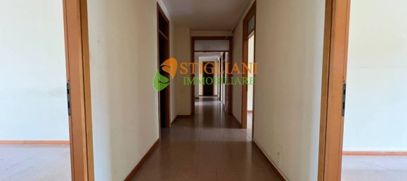 Офис 390м² в Кампобассо, Италия № 125048 15