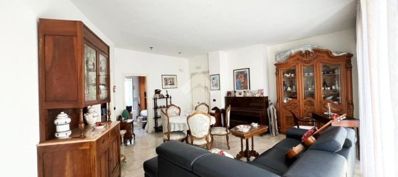 2 Schlafzimmer Wohnung in Bari, Italy, Nr. 112570 8