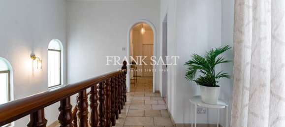 4 bedrooms House in Attard, Malta No. 10192 2