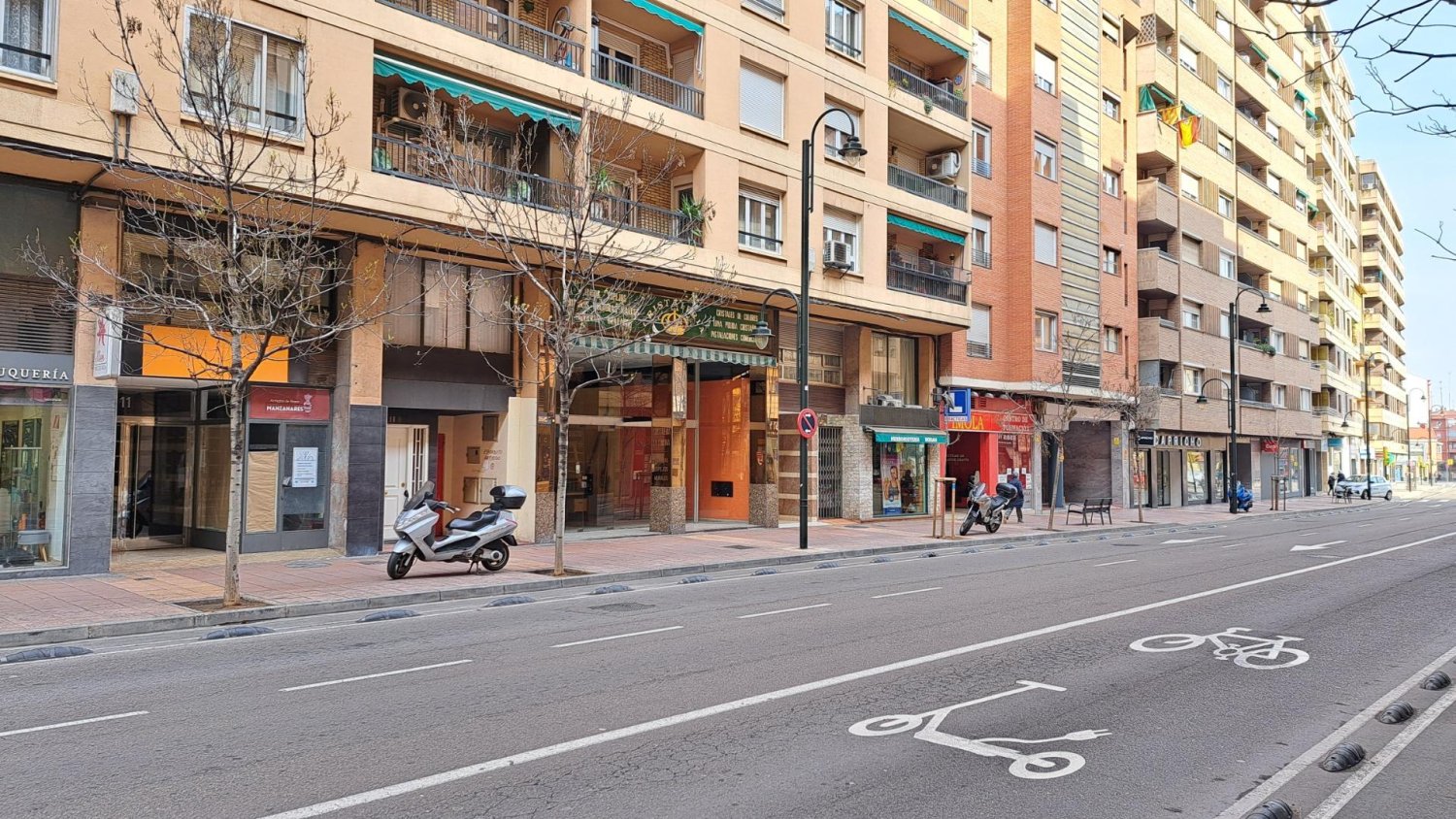 408m² Commercial property in Zaragoza, Spain No. 67587