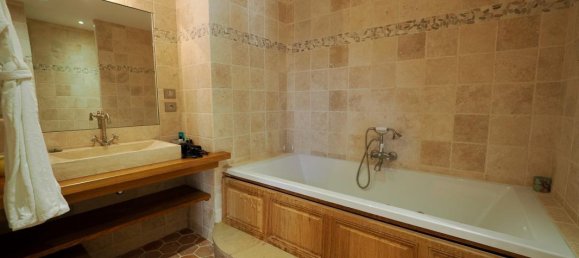 8 Schlafzimmer Haus in Tournus, France, Nr. 201738 31