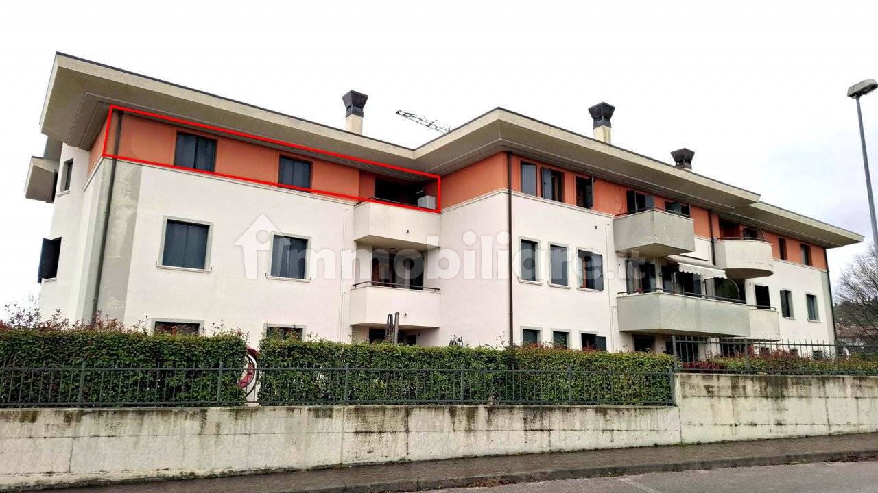 Apartamento de 4 habitaciónes en Udine, Italy No. 363046