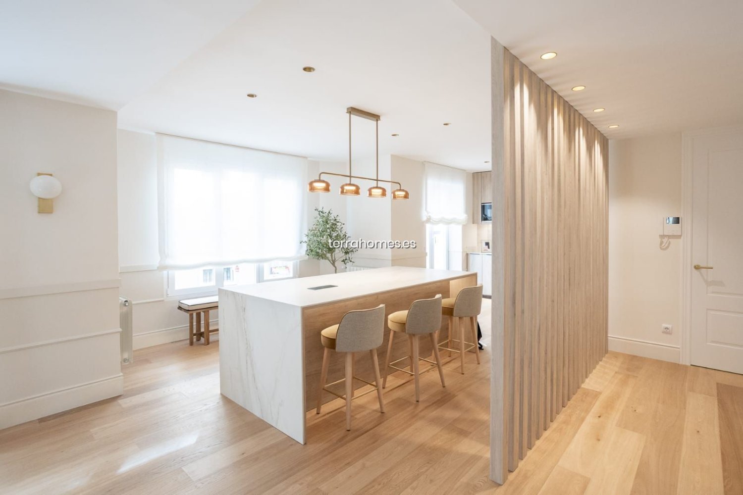 3 bedrooms Apartment in Madrid, Spain No. 124816