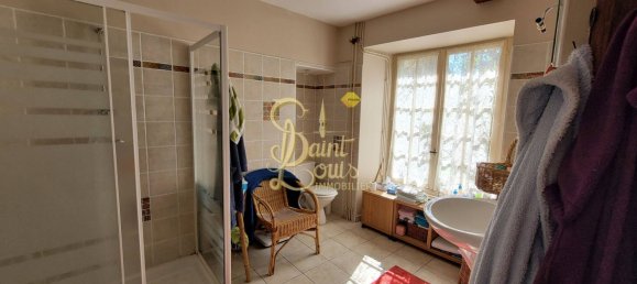 5 bedrooms House in Richelieu, France No. 75897 16