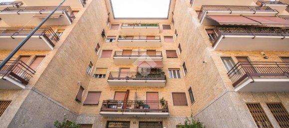 1 bedroom Apartment in Milan, Italy No. 320592 5