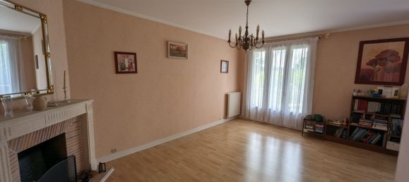 2 bedrooms Apartment in Saint-Cyr-sur-Loire, France No. 68175 2