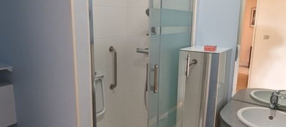 2 bedrooms Apartment in Saint-Cyr-sur-Loire, France No. 68175 8