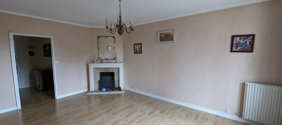 2 bedrooms Apartment in Saint-Cyr-sur-Loire, France No. 68175 3