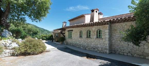 5 bedrooms Villa in Alpes-Maritimes, France No. 322601 3