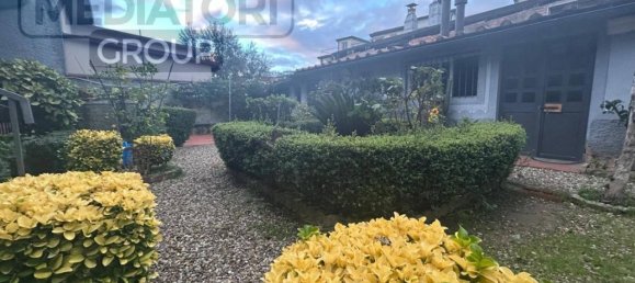 6 rooms Apartment in Florence, Italy No. 28844 2