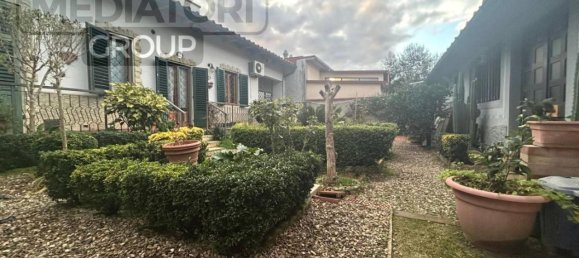 6 rooms Apartment in Florence, Italy No. 28844 3