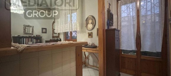 6 rooms Apartment in Florence, Italy No. 28844 5