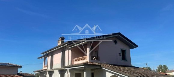 5 rooms Villa in Camaiore, Italy No. 93003 3