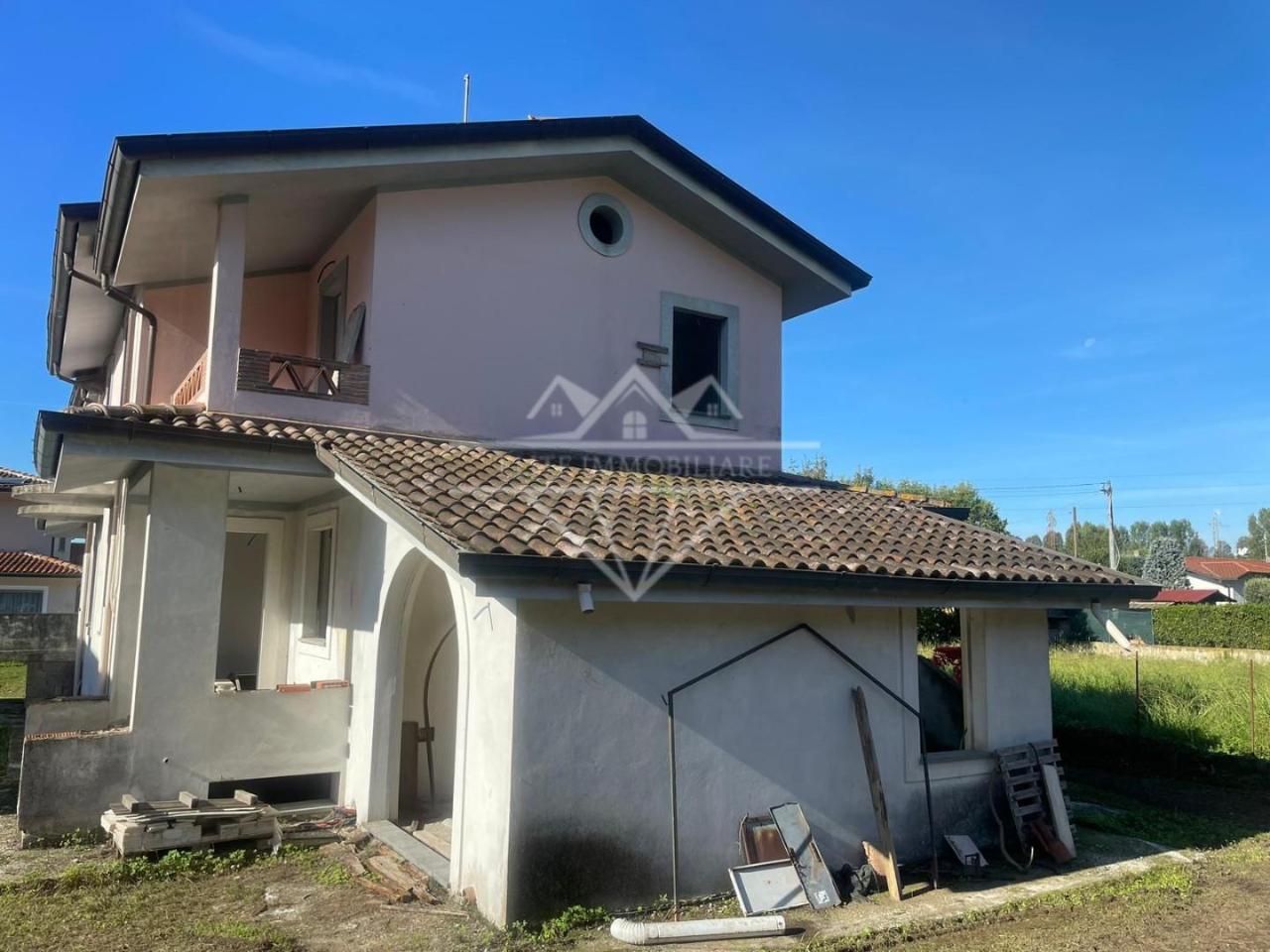 5 rooms Villa in Camaiore, Italy No. 93003