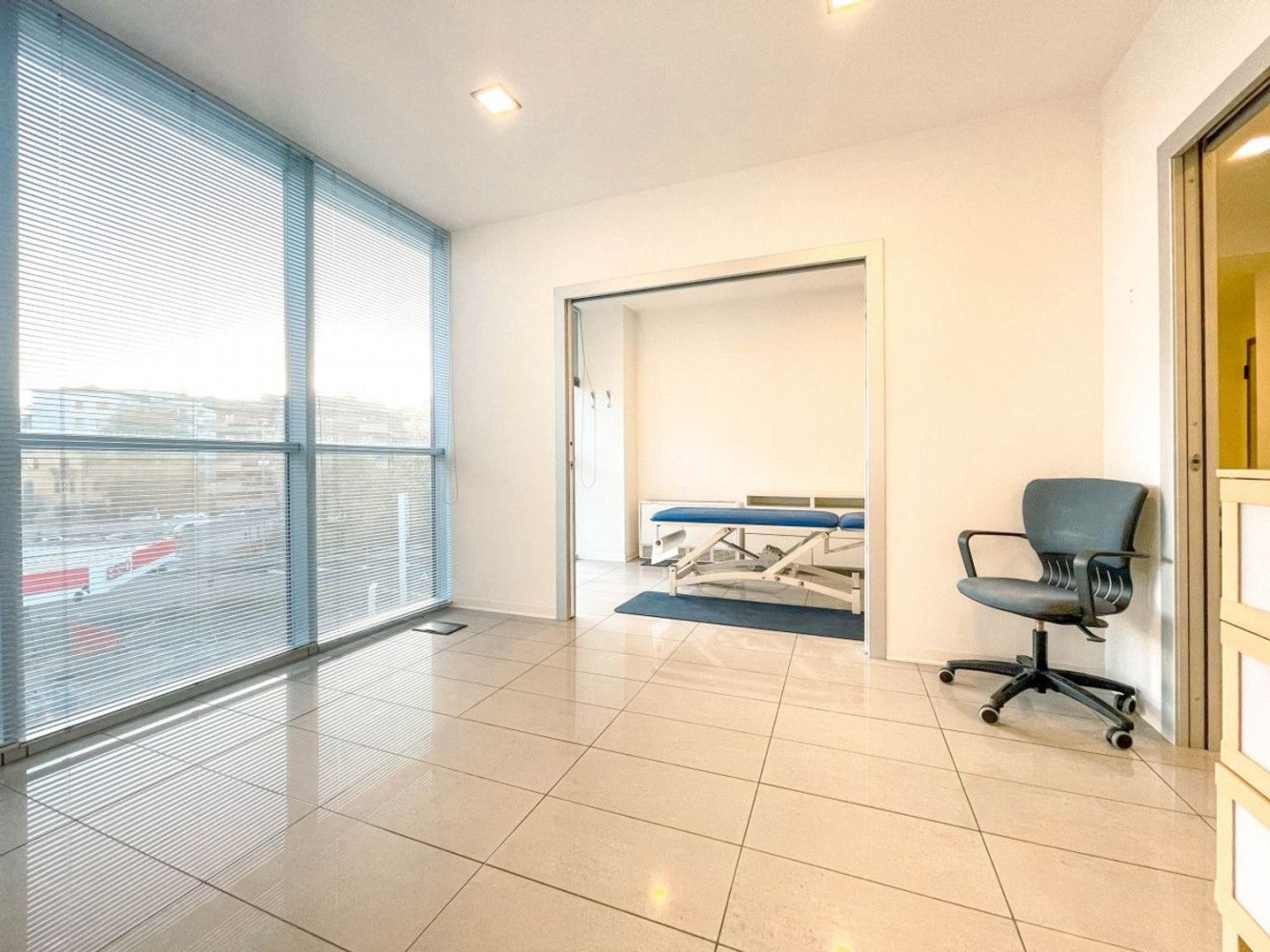 Büro in Varese, Italy 48m², Nr. 214723