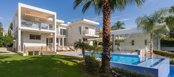 7 bedrooms Villa in Marbella, Spain No. 22891 2