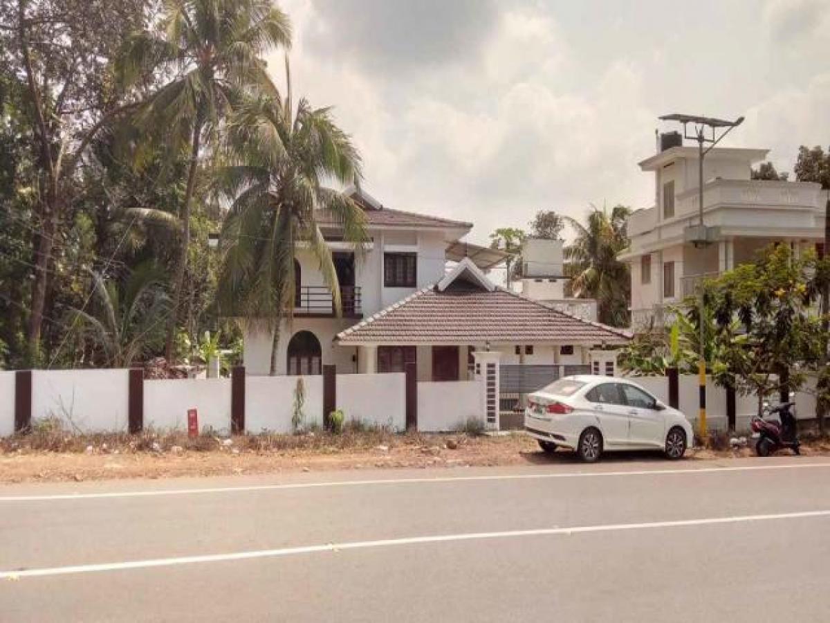 4 bedrooms House in Kottayam, India No. 1099