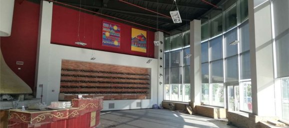 550m² Commercial property in Ancona, Italy No. 91087 2