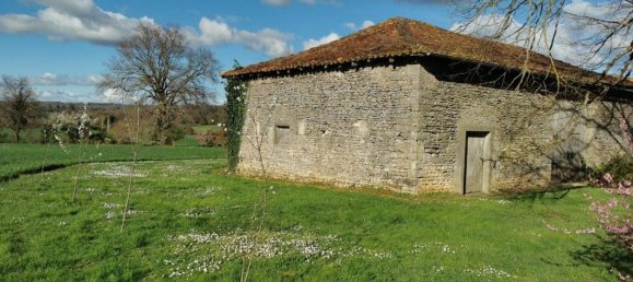 1 bedroom House in Saint-Claud, France No. 104856 2