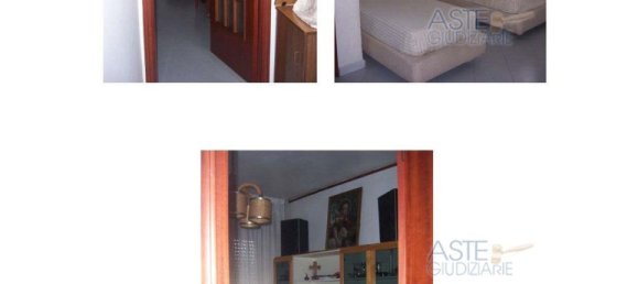 6 rooms Apartment in Naples, Italy No. 12343 16
